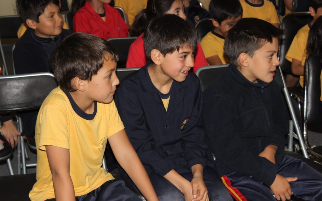 Estudiantes de 1° y 2° Básico asistieron a sesión de cuentacuentos